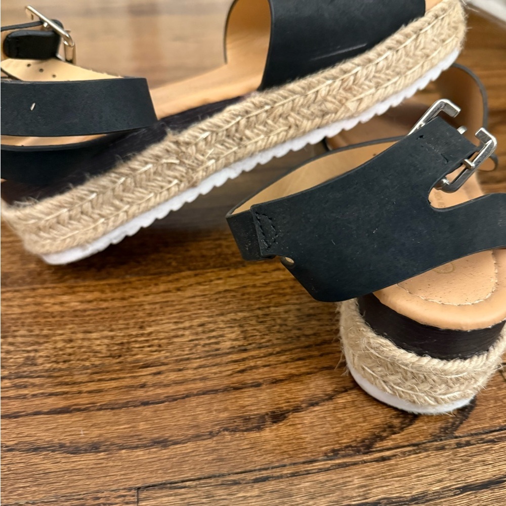 EUC Vepose Black Espadrille Shoes with Woven Platform- size 8.5